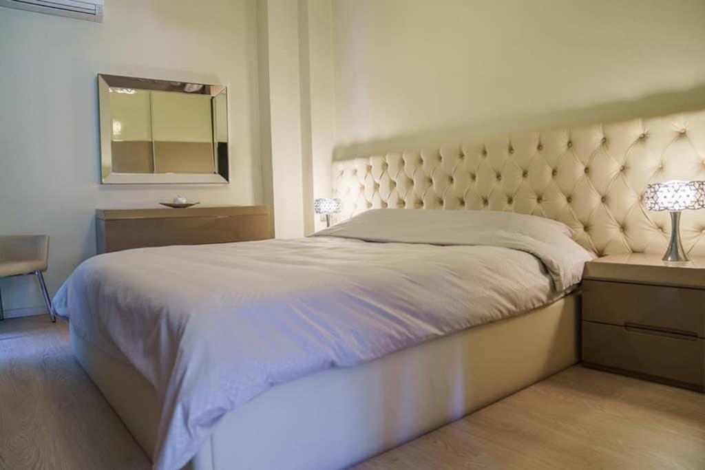 A Stylish Apartment In The Center Of Kastoria Exterior photo
